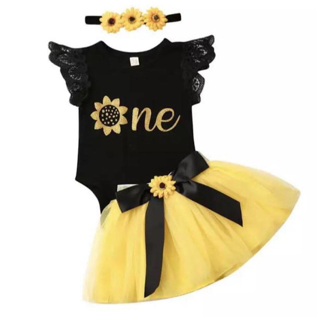 Short Sleeve Sunflower First Birthday Outfit -🌻